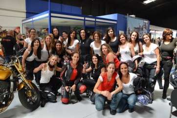 Grupo de participantes en el punto de encuentro en Telde (Foto canariasenmoto.com)