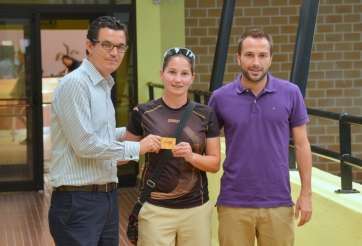 Manuela Alonso (c), junto a Pablo Rodríguez (i) y Jorge Torres (d) (Foto TA)