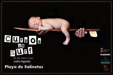 Cartel de la actividad de surf este verano (Foto TA)