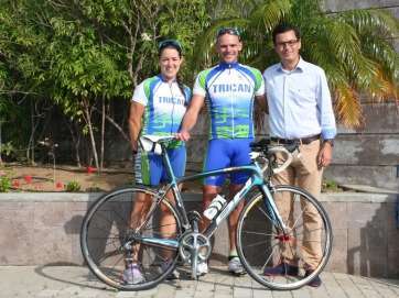 El concejal de Deportes, Pablo Rodríguez, compartió impresiones sobre el circuito con los atletas Jonay García y Almudena Rodríguez