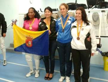 Marín, la primera por la izquierda, nueva campeona de España de Veteranos (Foto TA)