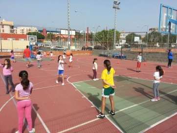 Niños disfrutando del campus (Foto TA)