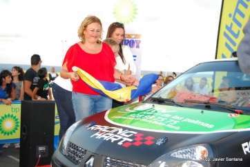 La alcaldesa, en la ceremonia de salida (Foto TA)