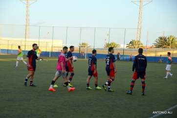 Jugadores de la UD Telde (Foto Antonio Alí)