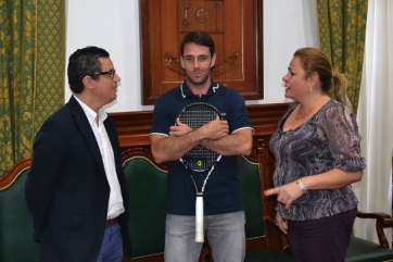 El concejal de Deportes ha sido el primero en felicitar a Marrero (Foto TA)