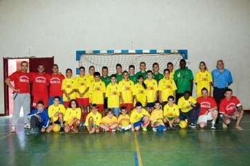 Foto de familia de los jugadores y técnicos del Telde Sala en la pasada temporada (Foto TA)