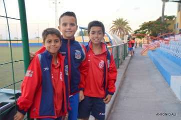 Jóvenes futbolistas de la UD Telde (Foto Antonio Alí)