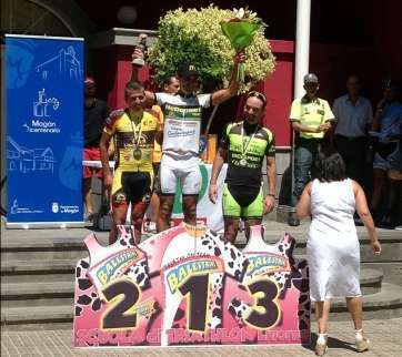 Podio de la categoría Máster 40 (Foto TA)