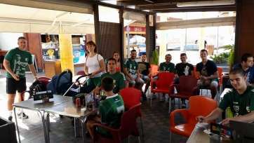 Seguidores del Rocasa, esta mañana en Las Terrazas (Foto TA)