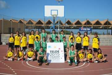Miembros del Club mostrando su apoyo a la candidatura de Telde (Foto TA)