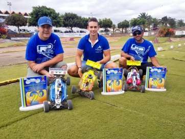 Pódium de los vencederos en la prueba (Foto TA)