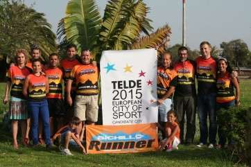 Componentes del equipo mostrando su apoyo a Telde (Foto TA)