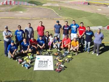 Miembros de Jaraquemada con la bandera de apoyo (Foto TA)