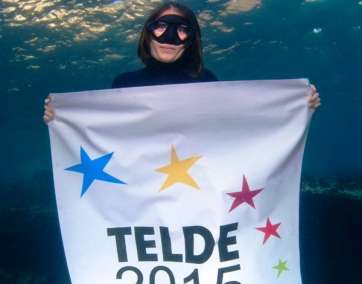 Warquídea Vega con el cartel de Telde Ciudad Europea del Deporte 2015 (Foto TA)