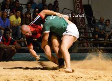 Momento de la lucha de este viernes (Foto Aficiones Varias)