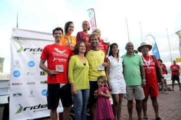 Verónica Navarro, en el podio de ganadores (Foto TA)