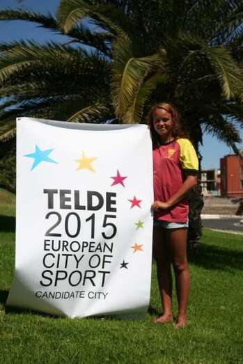 La teldense Verónica Navarro posa con el logo de Telde Ciudad Europea del Deporte 2015 (Foto TA)