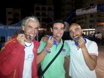 Participantes en la prueba con las medallas (Foto TA)
