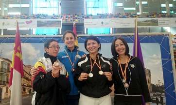 La tiradora del CEISCAN-Telde Cristina Sánchez, 1Âª por la derecha, en el pódium de Guadalajara (Foto TA)