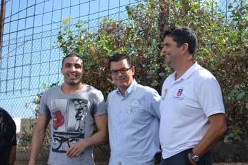 El concejal Pablo Rodríguez (c), con miembros del Club Taz (Foto TA)