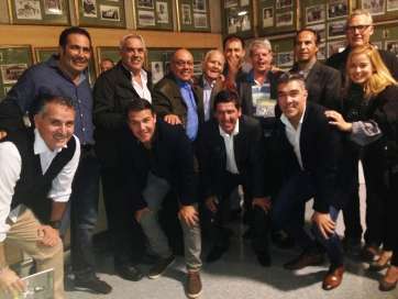 Jugadores y directivos de la UD Telde, anoche en el acto (Foto TA)