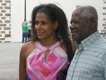 Marta Mangué con su padre, en una imagen de archivo (Foto TA)