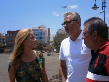 Directivos y entrenador de la UD Telde (Foto TA)