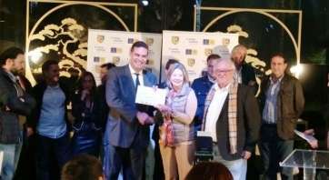 Momento de la entrega del premio (Foto TA)