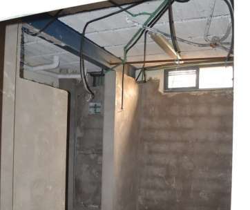 Obras en los vestuarios del pabellón de Las Remudas (Foto TA)