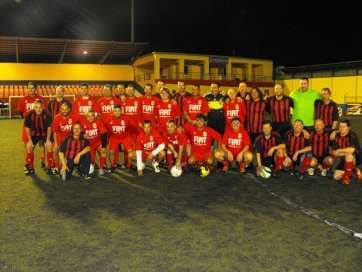 Jugadores de los dos equipos (Foto TA)