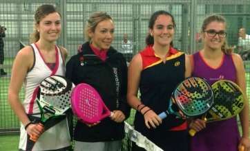 Los dos equipos finalistas. Patricia Amador es la segunda por la derecha (Foto TA)