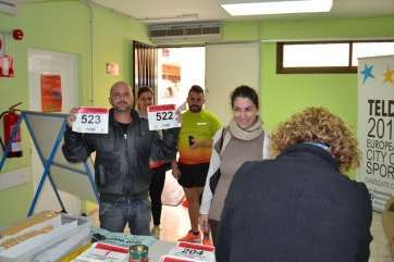 Rodo con los dorsales de la prueba (Foto TA)