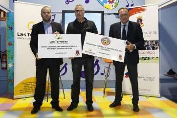 Luis, Fita y López, en la entrega del patrocinio (Foto TA)