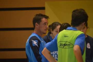 Saulo Fontecha da instrucciones a sus jugadorAs (Foto TA)