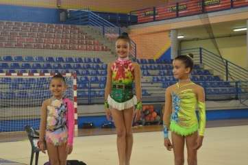 Martina Fernández, del Attenya, en lo más alto del podio (Foto TA)