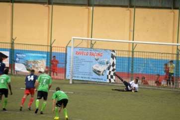 Instante de la ejecución del penalti (Foto TA)