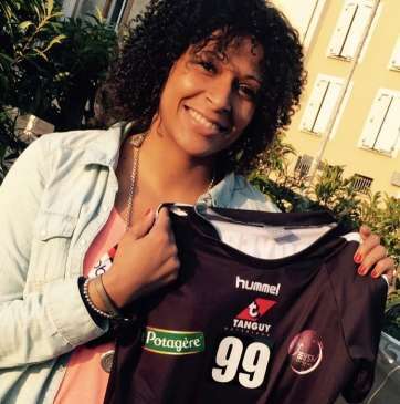 Marta Mangué, con la equipación del Brest francés (Foto Brest Bretagne)