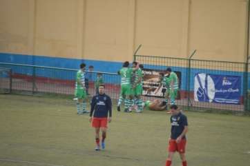 Los jugadores del Victoria celebran el tanto de la victoria (Foto TA)
