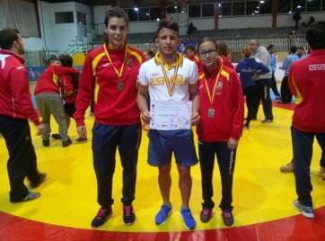 Carolina Rodríguez (d) y Estefanía Ramírez (i), tras el torneo (Foto Federación Canaria Luchas)