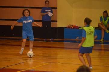 Cristina Gimeno, efectuando un pase (Foto TA)