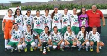 Formación del equipo, con Aguiar primero por la derecha sentada (Foto Femarguín)