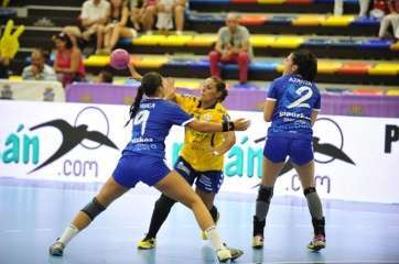 La capitana del Rocasa Gran Canaria ACE, Davinia López, durante un encuentro (Foto TA)