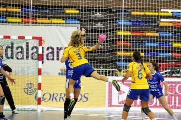 La jugadora del Rocasa ACE Gran Canaria María Luján disputando un encuentro (Foto TA)