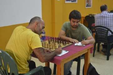 Antonio Araña no pudo con Juan Adonay Ramírez (Foto TA)