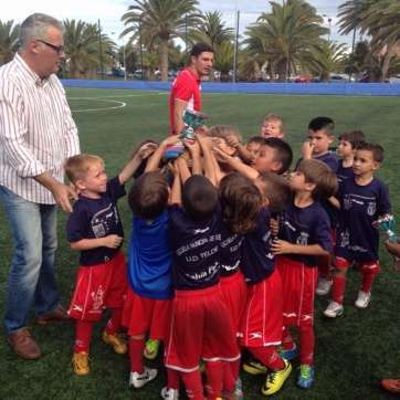 Celebración del primer torneo triangular de la UD Telde (Foto cedida)