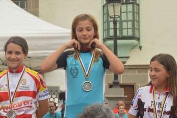 Ainhoa Santana, en el podio de ciclismo en ruta (Foto TA)