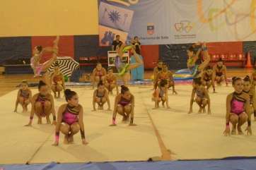 Cerca de 100 gimnastas participaron en el festival (Foto TA)