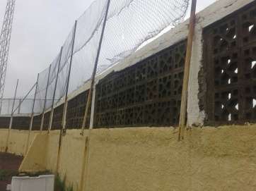 Estado del vallado del campo de fútbol (Foto TA)