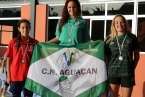 Nadadores del club, en los podios con sus premios (Foto CN Faynagua)