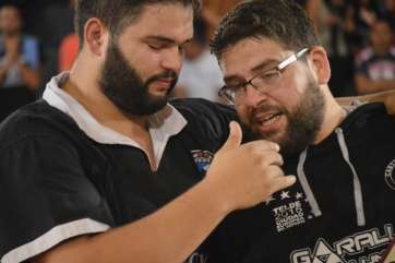 Jorge Rivero (d), con su hermano Jaime, presidente del club (Foto TA)